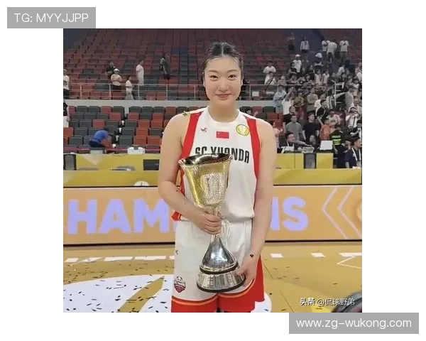 李梦训练完直接拎爱马仕去火锅店，这姐活得也太爽了吧