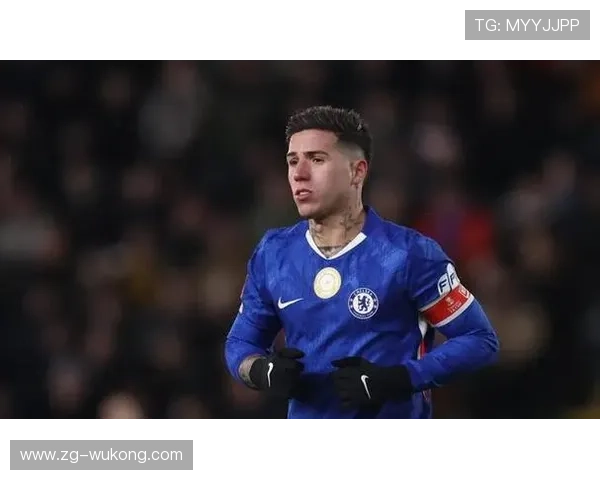 恩佐费尔南德斯在切尔西的地位争议：战术角色与体系适配问题如何体现？